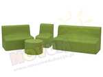 Zestaw zielonych kanap ze stolikiem